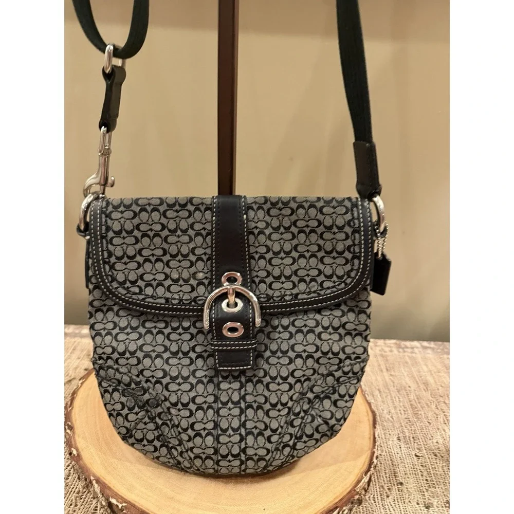 Vintage Y2K Coach‎ Soho Demi Crossbody Black Buckle Bag Signature Logo Jacquard